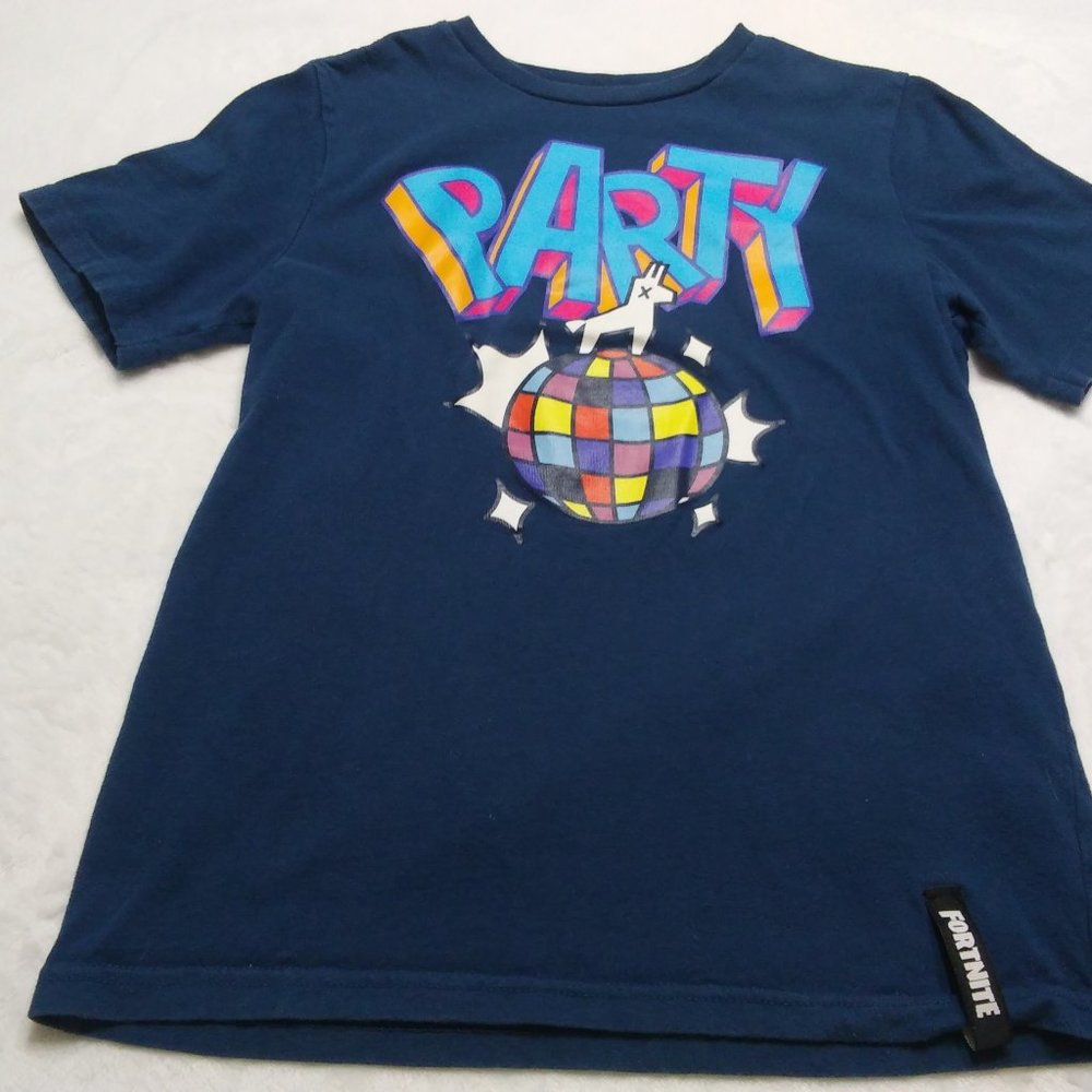 Fortnite tee shirt boys large